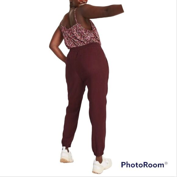 Old Navy Women’s Plus Size High Rise Twill Jogger Pants - Picture 2 of 9